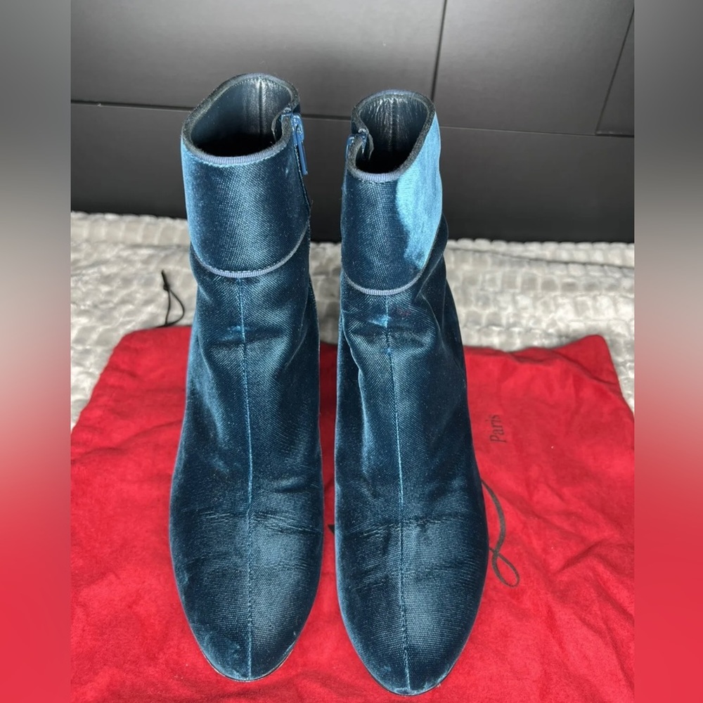 christian louboutin womens heels⭐️100% authentic ⭐️velvet blue⭐️size 39⭐️
